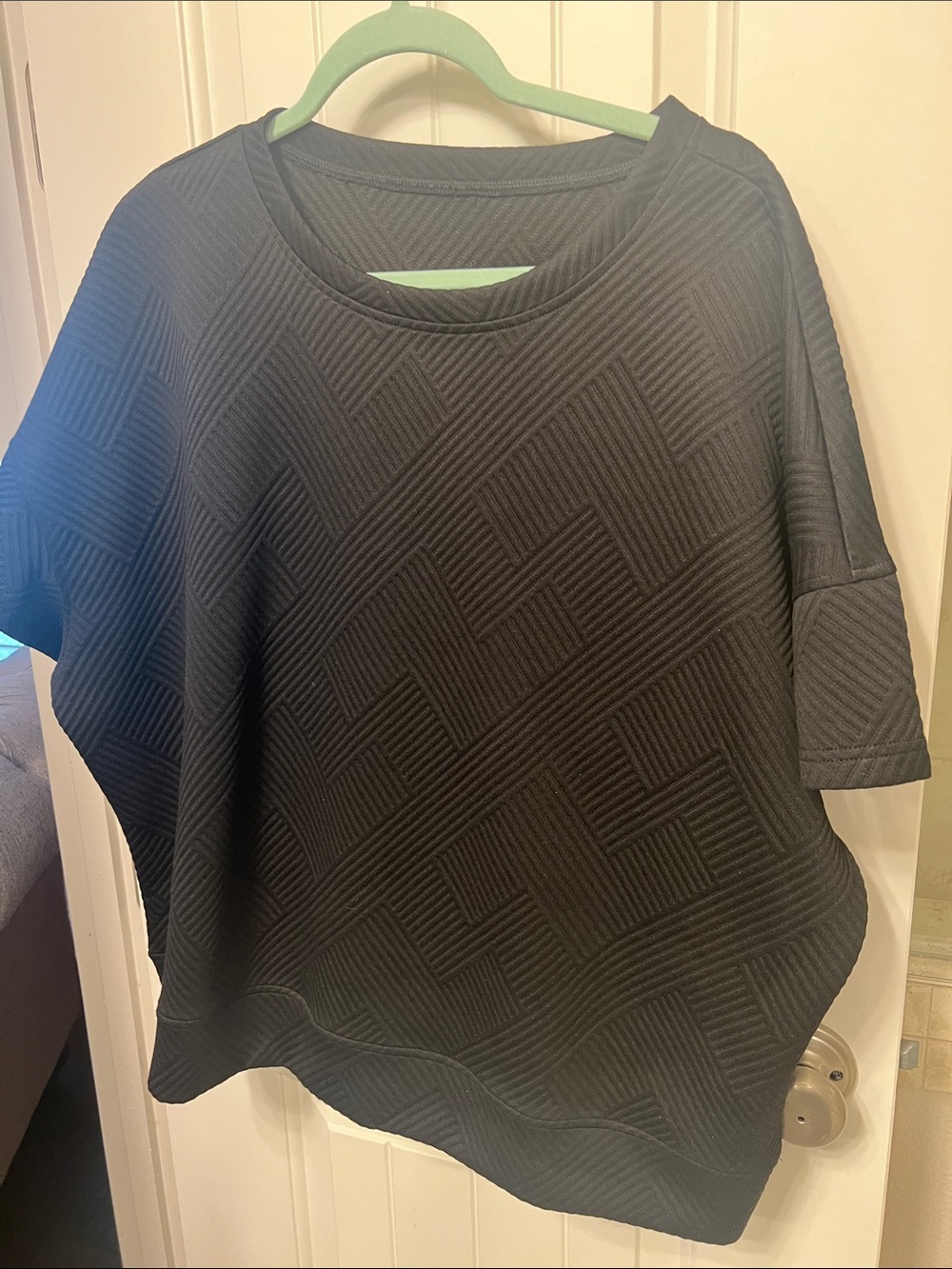 Women's Textured Short Sleeve Top and Cropped Pants Set in Black